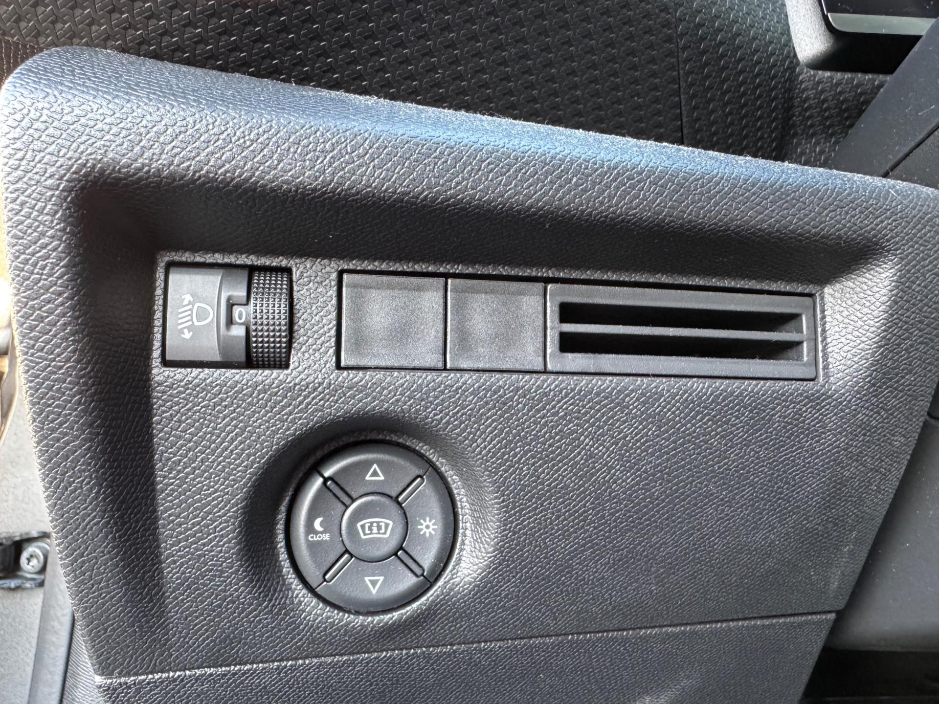 43258433-5.jpg